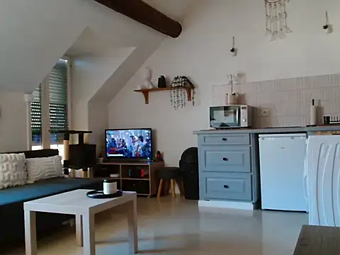 Lauzo21 online show from July 28, 2026, 6:42 am