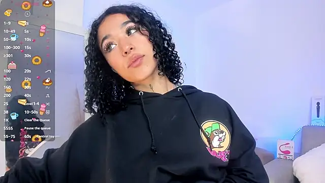 Crystal Dluna online show from February 5, 2025, 12:38 pm