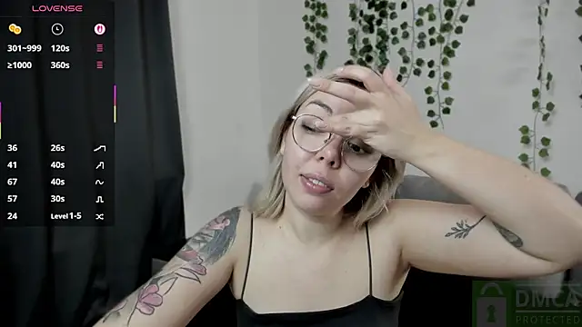 Snapshot of whoa-hoa-hoa-hoa-hoa chatting on October 8, 2025, 9:01 pm whoa-hoa-hoa-hoa-hoa online show from October 8, 2025, 9:01 pm