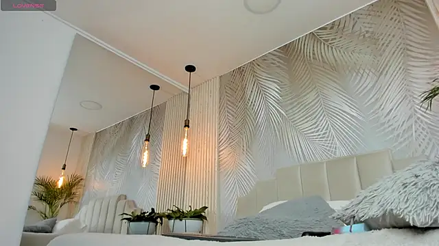 Snapshot of RousseAngel chatting on December 13, 2024, 11:06 pm RousseAngel online show from December 13, 2024, 11:06 pm