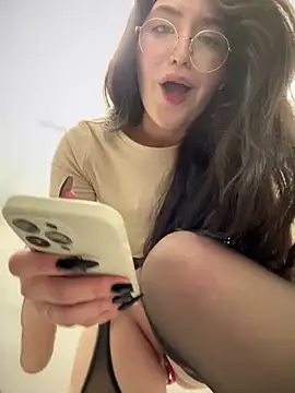 meow girl online show from February 2, 2025, 1:19 pm