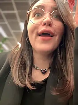 meow girl online show from October 7, 2025, 12:02 pm