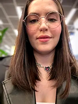 meow girl online show from October 20, 2025, 10:38 am