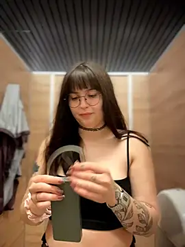 meow girl online show from July 19, 2026, 1:37 pm