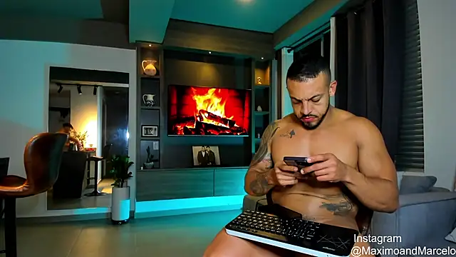 Maximo Marcelo online show from February 12, 2025, 2:56 am