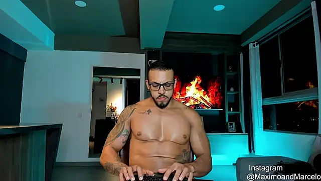 Maximo Marcelo online show from February 18, 2025, 2:16 am