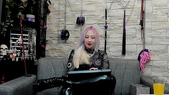 CruelMistress online show from April 26, 2026, 11:57 pm