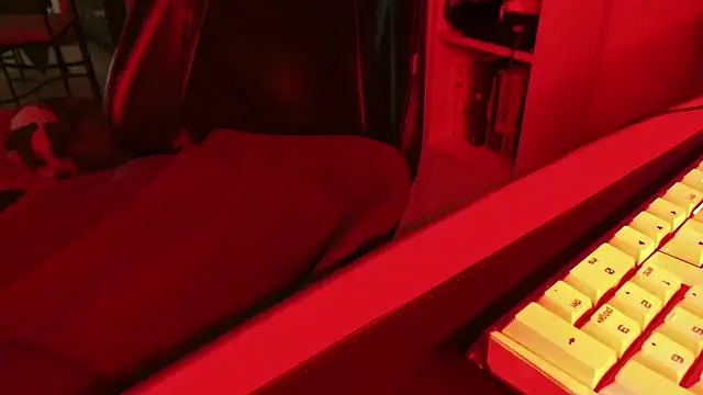 DirtyDi97 online show from November 19, 2025, 1:33 pm