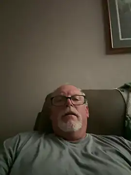 Snapshot of wildrocket02 chatting on May 19, 2026, 1:33 am wildrocket02 online show from May 19, 2026, 1:33 am