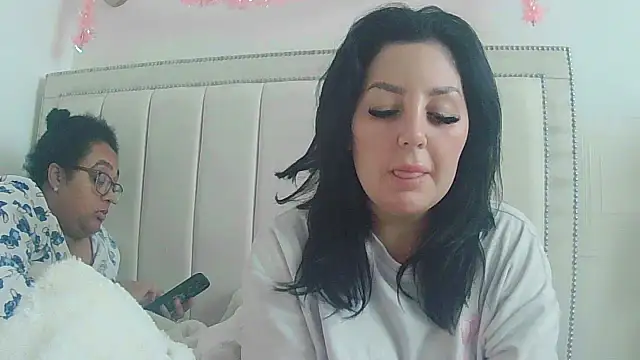 vanilla chocolate23 online show from November 18, 2025, 9:47 am