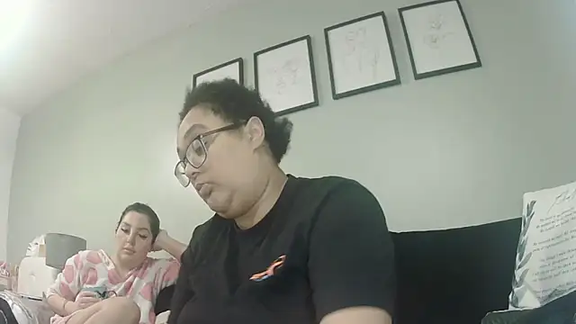 vanilla chocolate23 online show from November 23, 2025, 11:54 am