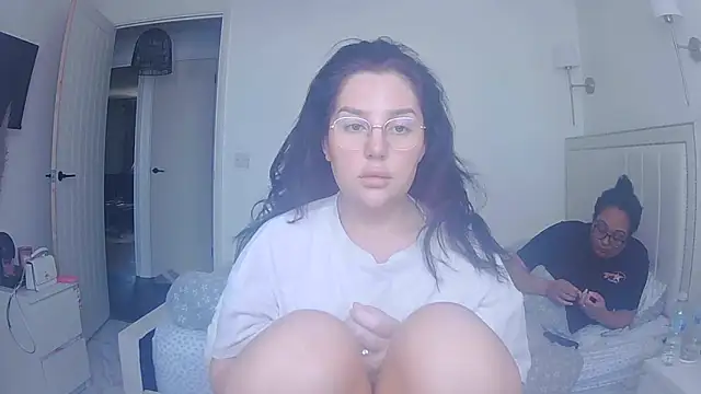 vanilla chocolate23 online show from April 14, 2026, 8:09 am