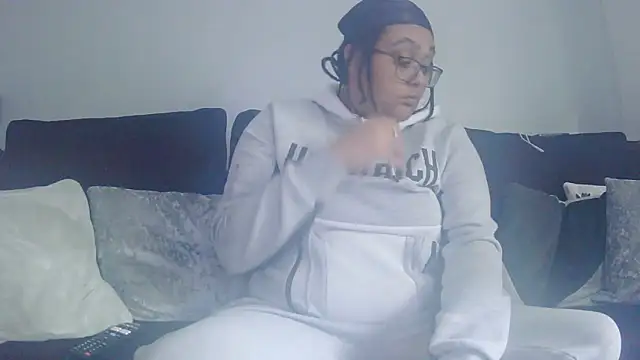 vanilla chocolate23 online show from May 19, 2026, 5:52 pm