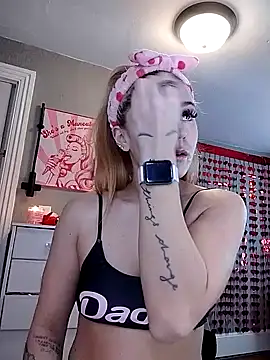 lexybabyxo online show from February 9, 2026, 1:04 pm