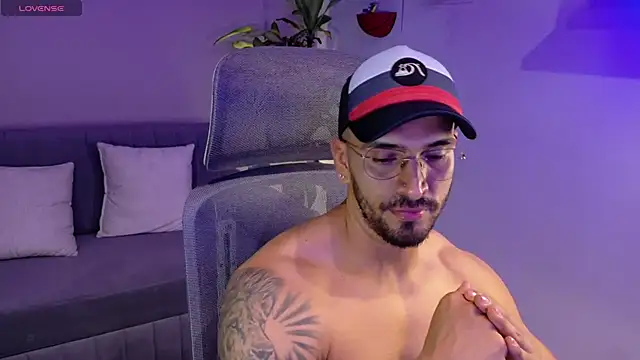 Snapshot of tony_muscle chatting on July 9, 2026, 7:07 pm tony muscle online show from July 9, 2026, 7:07 pm