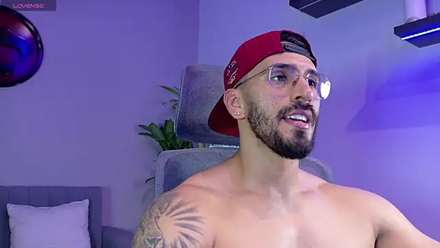 Snapshot of tony_muscle chatting on July 29, 2026, 7:01 pm tony muscle online show from July 29, 2026, 7:01 pm