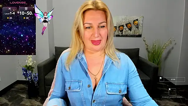 Lili Crossi online show from November 2, 2025, 12:51 pm