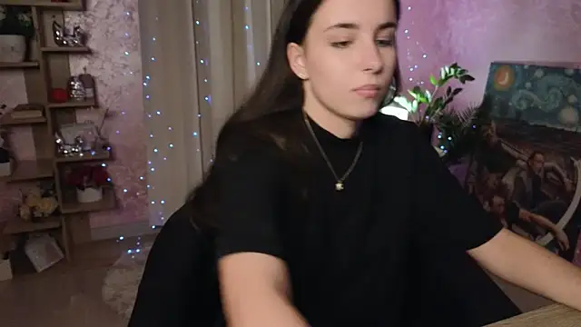 AuroraAksnesss online show from December 3, 2024, 11:33 am