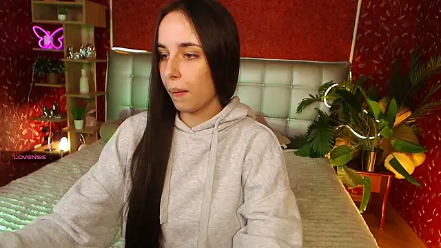 AuroraAksnesss online show from February 10, 2025, 4:36 pm