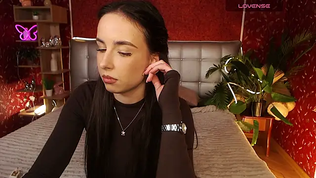 AuroraAksnesss online show from February 25, 2025, 4:21 pm