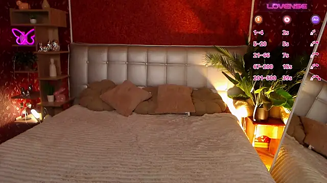 AuroraAksnesss online show from March 15, 2025, 2:45 pm