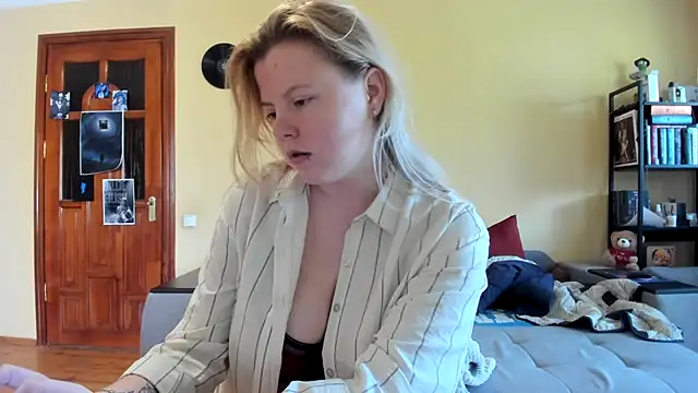 Snapshot of LillyDepp chatting on April 23, 2026, 11:20 am LillyDepp online show from April 23, 2026, 11:20 am
