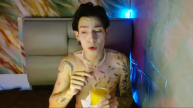 Apolo Hidalgo01 online show from September 14, 2025, 7:02 pm