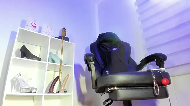 charlotte joliedart online show from April 1, 2026, 2:03 pm