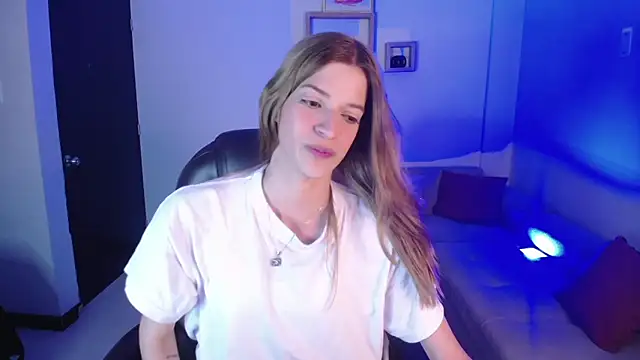 Nora Vennucci online show from December 31, 2024, 7:29 pm