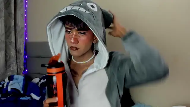 andrew uwu  online show from December 21, 2025, 12:29 am