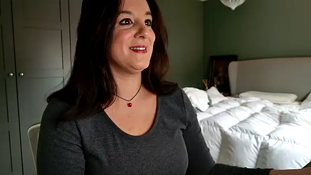 flatwhite0 online show from February 5, 2025, 1:33 pm