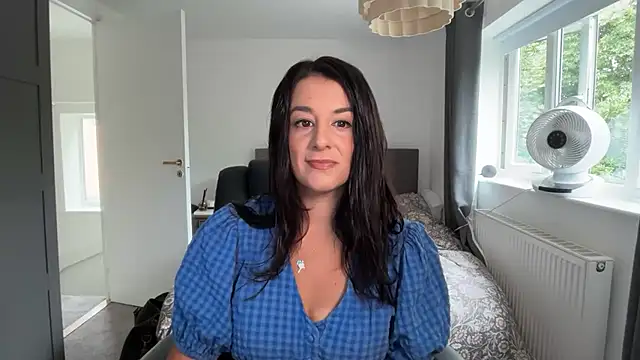 Snapshot of flatwhite0 chatting on July 30, 2026, 8:35 am flatwhite0 online show from July 30, 2026, 8:35 am