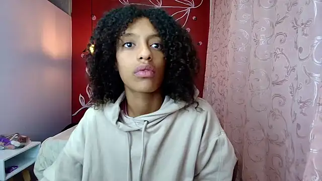 Zia Green online show from February 23, 2025, 5:01 am