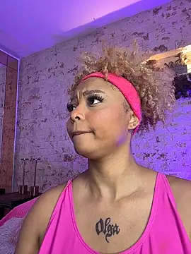 Snapshot of pamela_west chatting on December 19, 2025, 8:05 pm pamela west online show from December 19, 2025, 8:05 pm