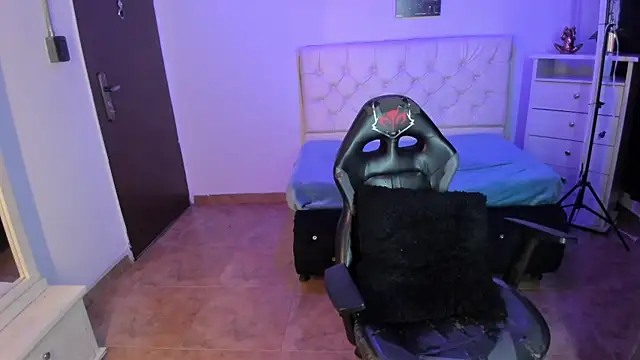 Amy Kiitty  online show from September 12, 2025, 1:22 pm