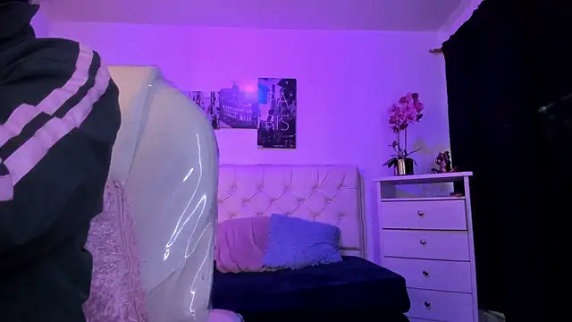 Amy Kiitty  online show from December 21, 2025, 12:45 pm