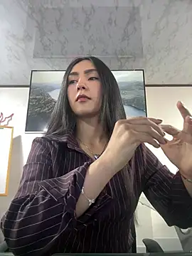 Amy Kiitty  online show from July 17, 2026, 2:13 pm