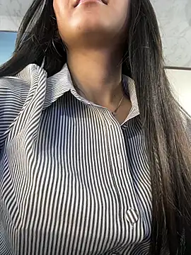 Amy Kiitty  online show from July 27, 2026, 2:13 pm