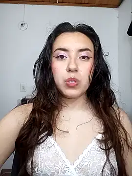 Emi chik online show from December 15, 2024, 1:46 am