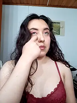 Emi chik online show from September 18, 2025, 9:28 pm