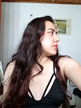 Emi chik online show from October 5, 2025, 11:41 am