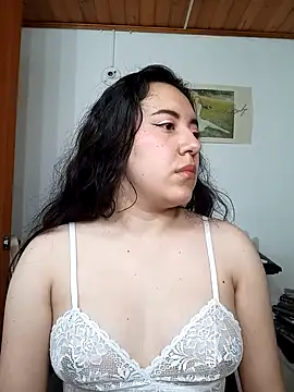 Emi chik online show from November 15, 2025, 11:29 am