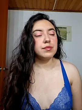 Emi chik online show from March 14, 2026, 11:37 am