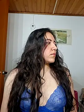 Emi chik online show from March 27, 2026, 10:48 am