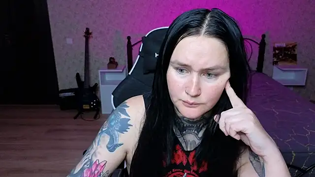 Snapshot of Emmybrightj_ chatting on May 1, 2026, 4:33 pm Emmybrightj online show from May 1, 2026, 4:33 pm