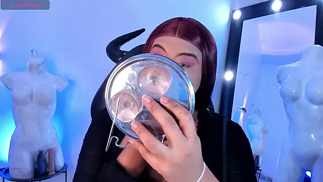 Emili Roux online show from March 23, 2026, 10:19 am