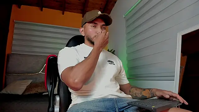 maximusclark1 online show from March 19, 2026, 12:03 am