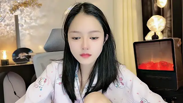 xiaodaibabyy online show from February 20, 2025, 4:25 pm