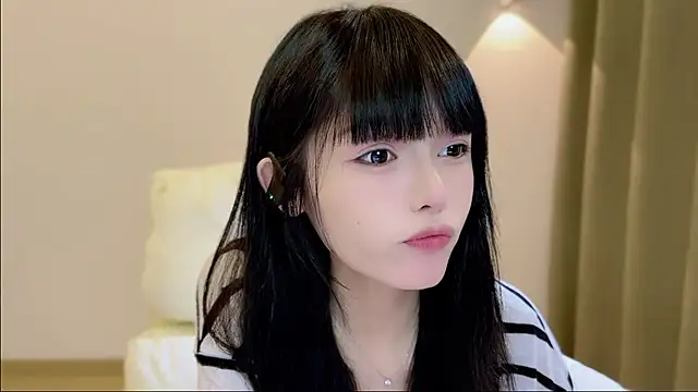 xiaodaibabyy online show from October 6, 2025, 1:41 pm