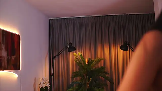 GinaValentinna online show from February 20, 2025, 7:41 pm